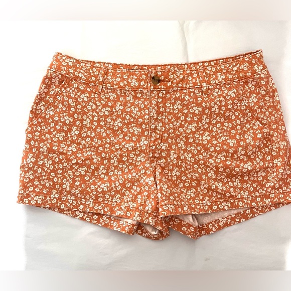 a.n.a Pants - A.n.a size 12 twill shorts floral print midrise